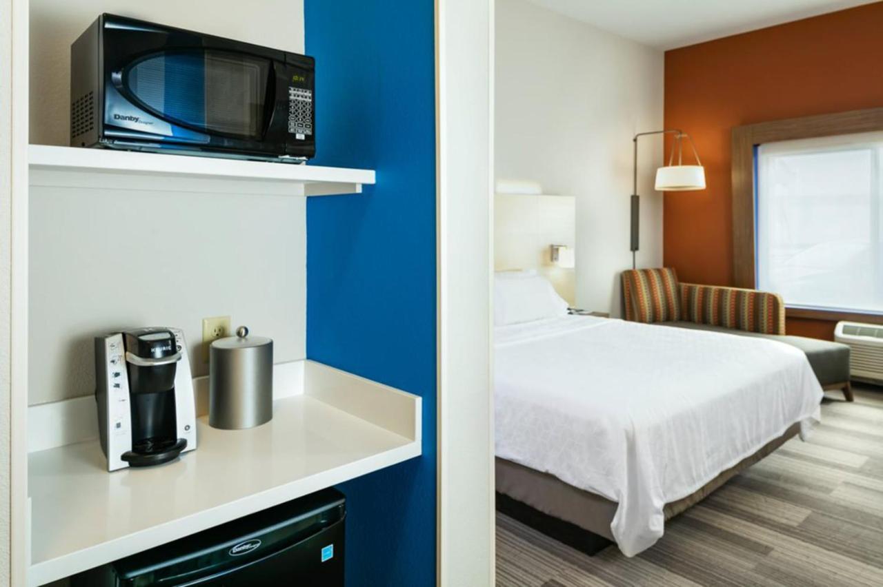 Holiday Inn Express & Suites - Medford By Ihg מראה חיצוני תמונה