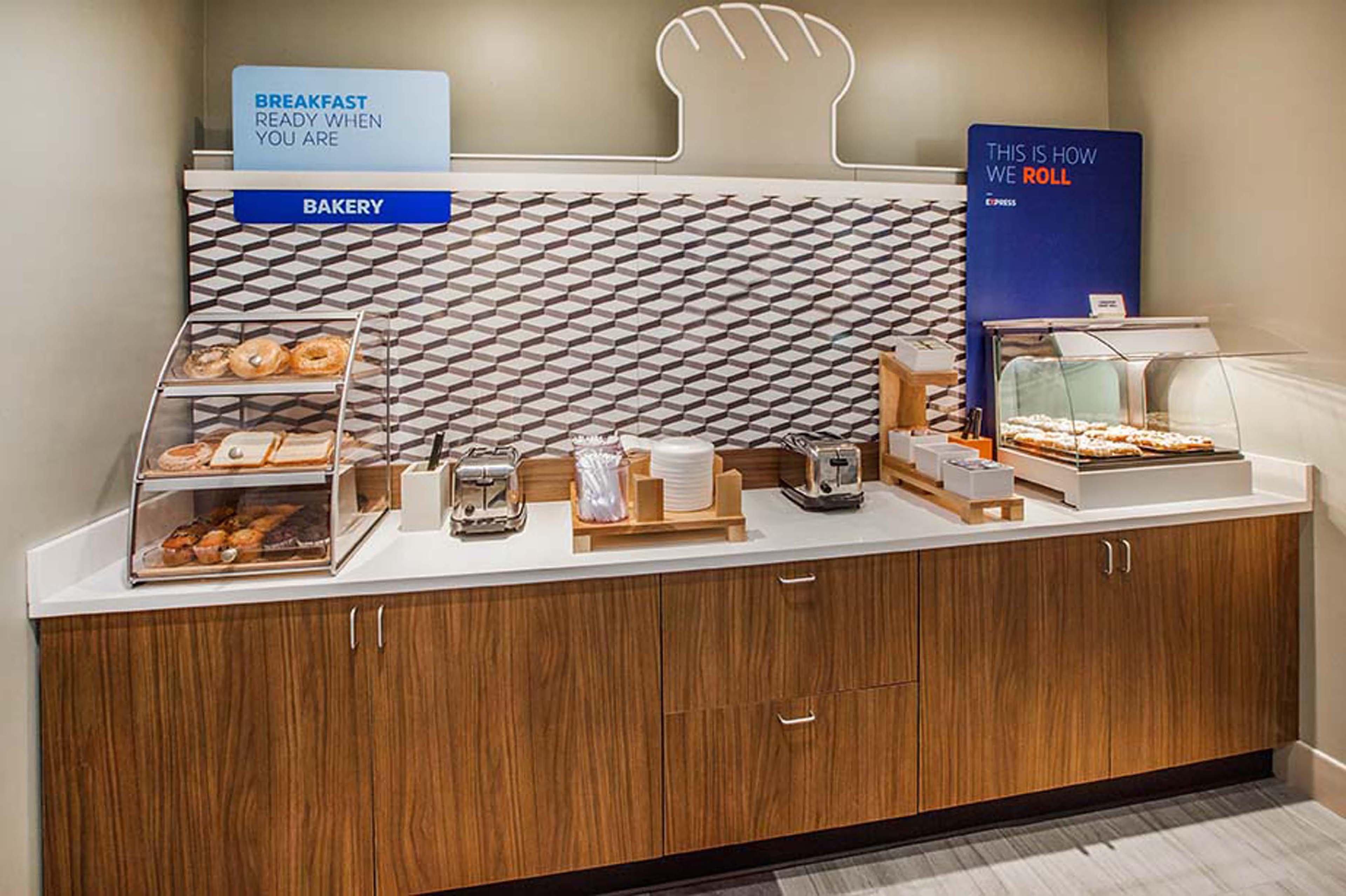 Holiday Inn Express & Suites - Medford By Ihg מראה חיצוני תמונה
