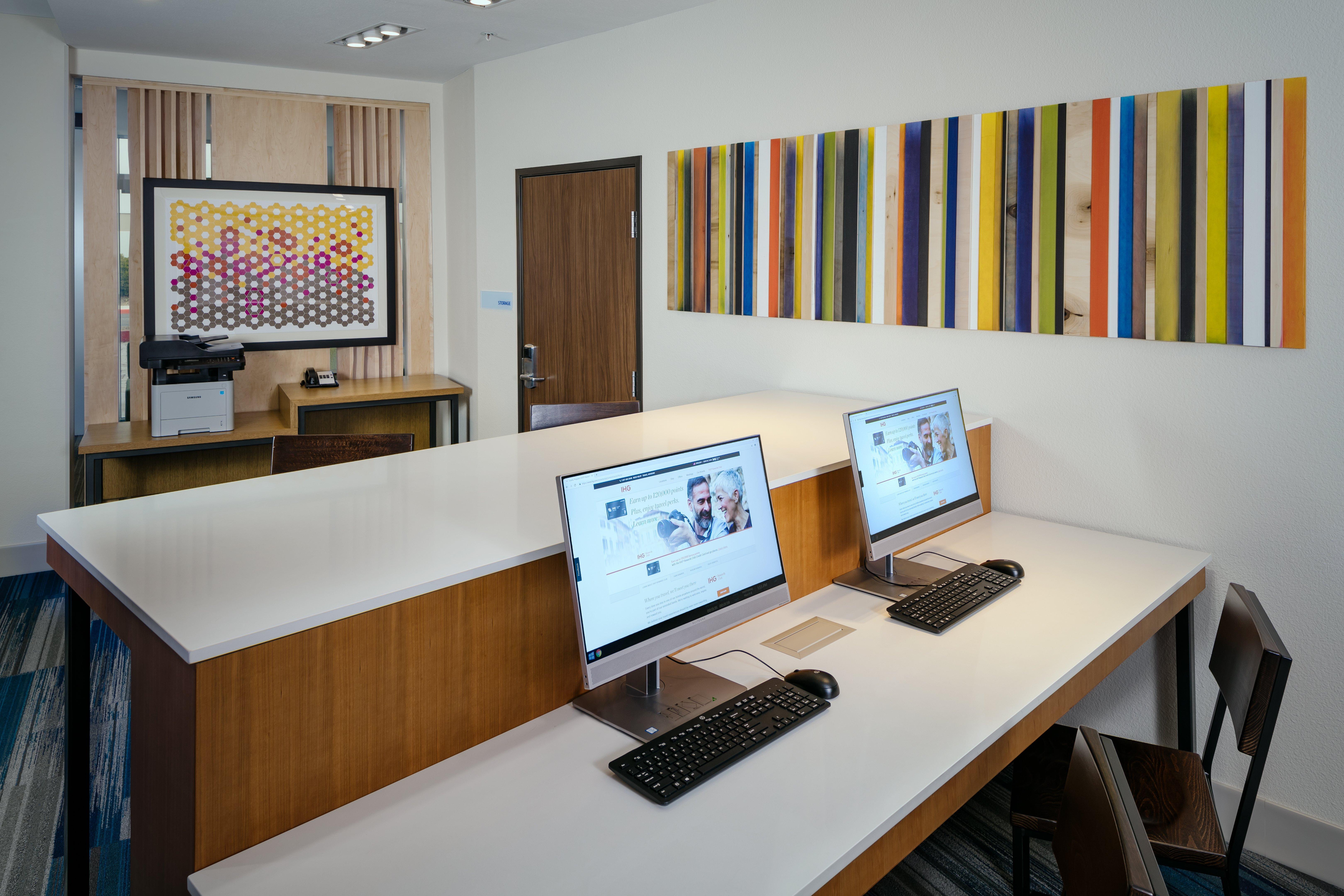 Holiday Inn Express & Suites - Medford By Ihg מראה חיצוני תמונה